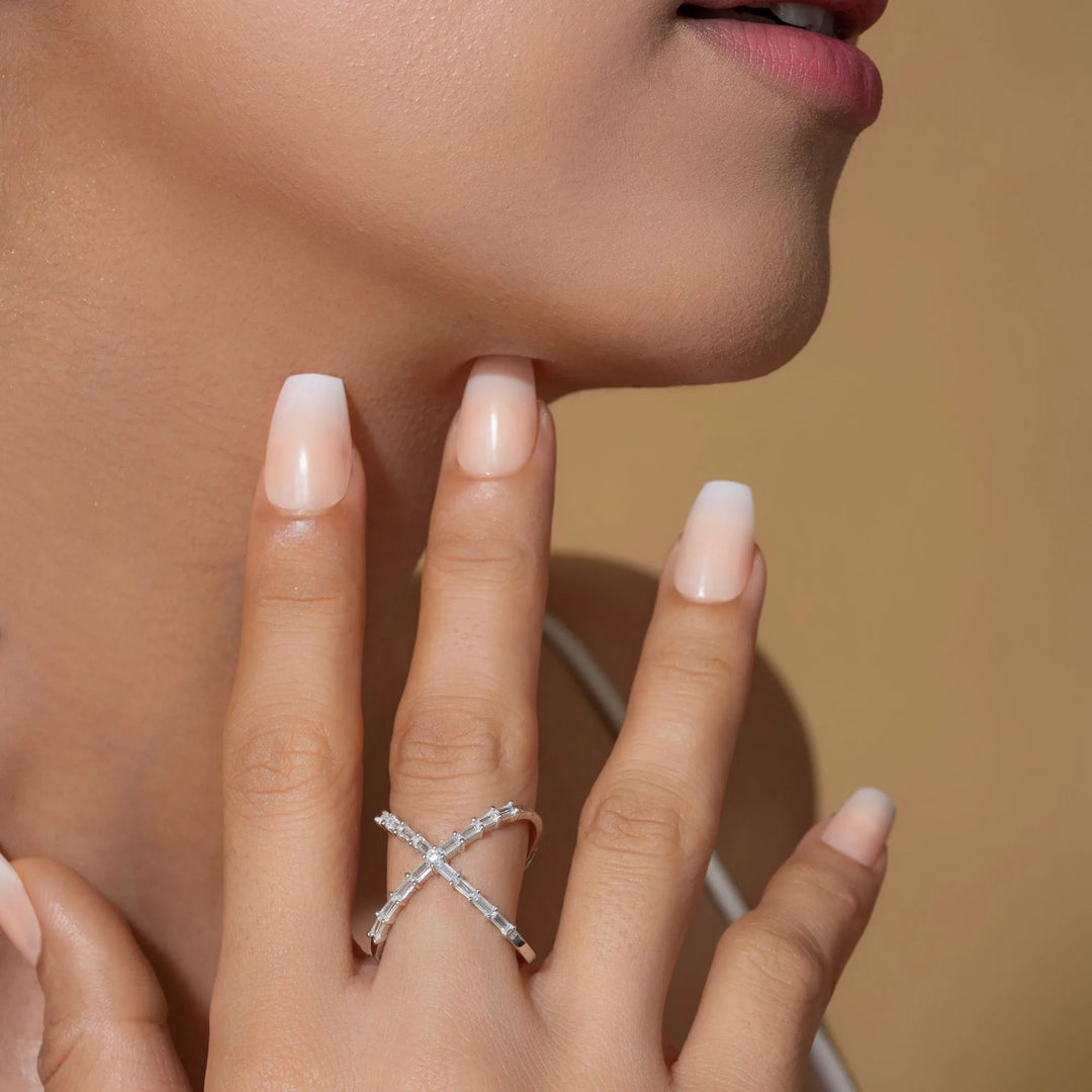 CRISS CROSS BAGUETTE RING