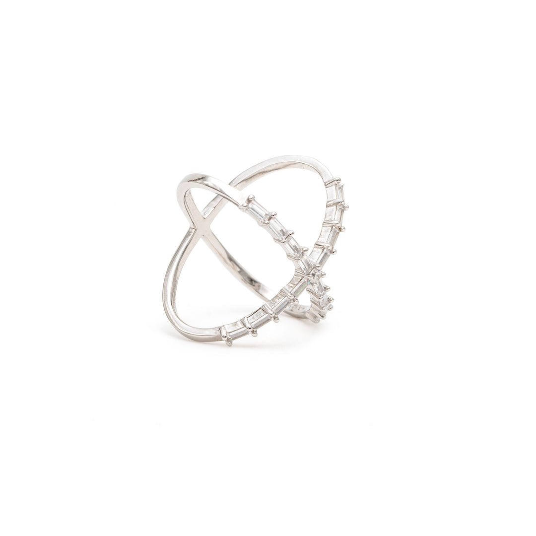 CRISS CROSS BAGUETTE RING